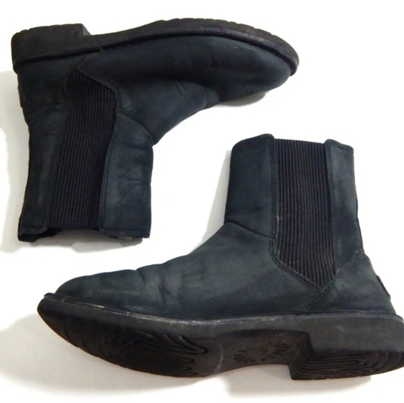 Ugg Larra Chelsea Boots Black Nubuck - Picture 4 of 5
